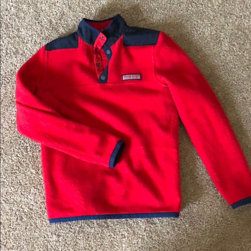 Vineyard vines pull over